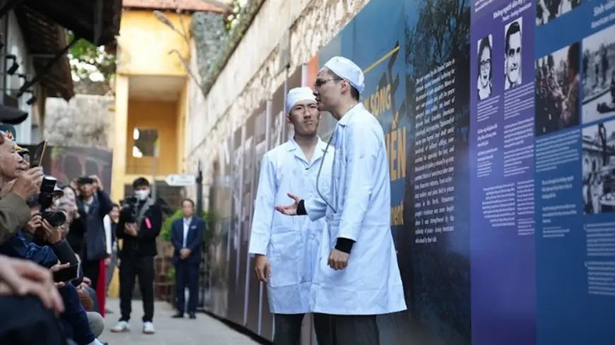 Khai mạc trưng bày 'Khát vọng hoà bình'